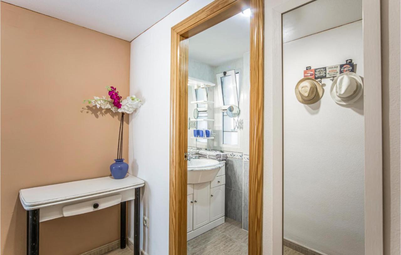 1 Bedroom Cozy Apartment In Мирамар Экстерьер фото